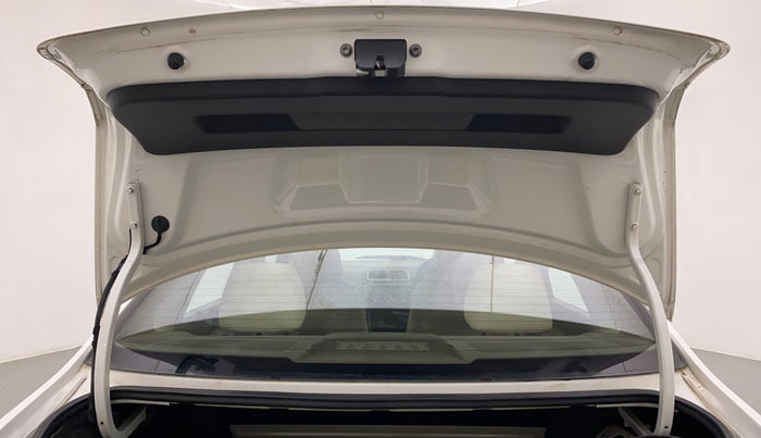 2014 Skoda Rapid AMBITION 1.6 MPI MT PLUS, Petrol, Manual, 94,423 km, Boot Door Open