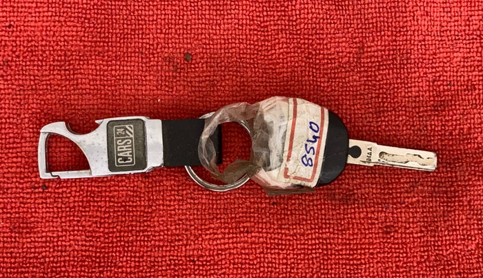 2014 Skoda Rapid AMBITION 1.6 MPI MT PLUS, Petrol, Manual, 94,423 km, Key Close Up