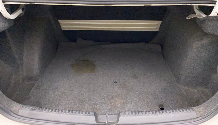 2014 Skoda Rapid AMBITION 1.6 MPI MT PLUS, Petrol, Manual, 94,423 km, Boot Inside