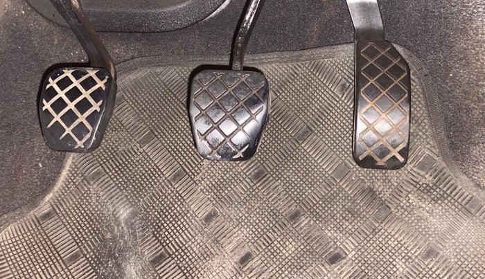 2014 Skoda Rapid AMBITION 1.6 MPI MT PLUS, Petrol, Manual, 94,423 km, Pedals