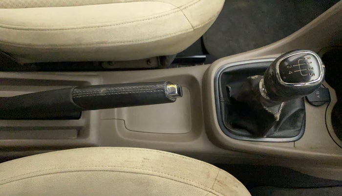 2014 Skoda Rapid AMBITION 1.6 MPI MT PLUS, Petrol, Manual, 94,423 km, Gear Lever