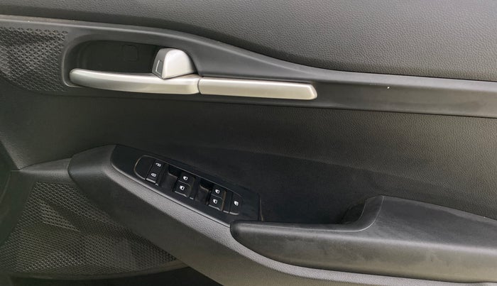 2023 KIA SELTOS HTE 1.5 PETROL, Petrol, Manual, 17,863 km, Driver Side Door Panels Control