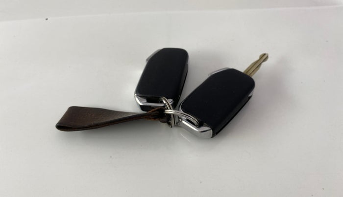 2023 KIA SELTOS HTE 1.5 PETROL, Petrol, Manual, 17,863 km, Key Close Up