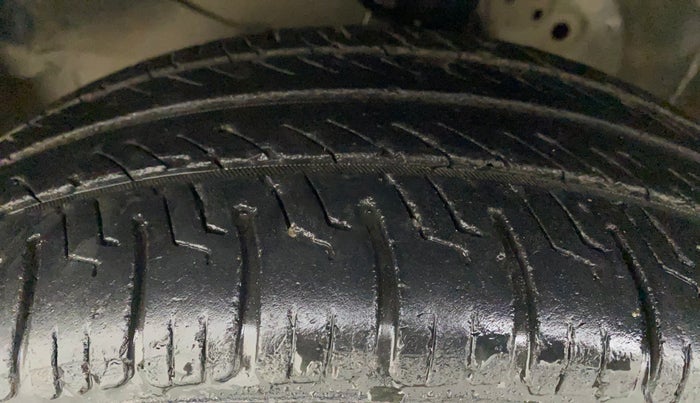 2013 Honda Amaze 1.2L I-VTEC S, Petrol, Manual, 1,00,167 km, Left Front Tyre Tread