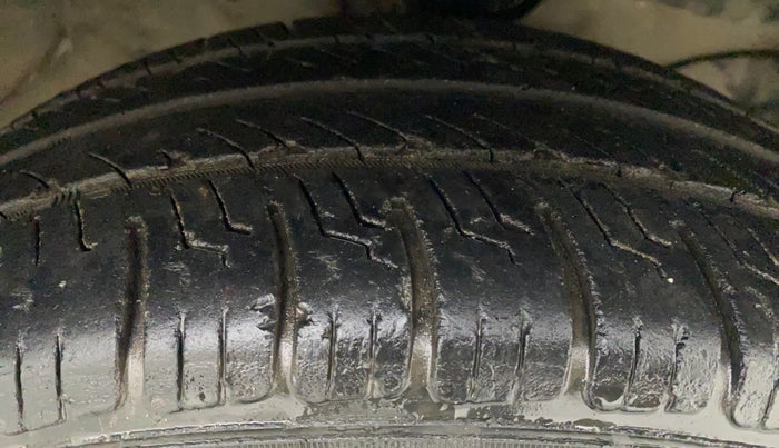 2013 Honda Amaze 1.2L I-VTEC S, Petrol, Manual, 1,00,167 km, Right Front Tyre Tread