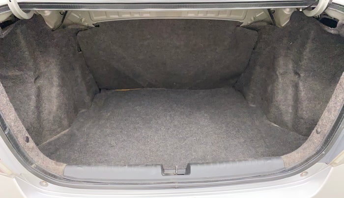 2013 Honda Amaze 1.2L I-VTEC S, Petrol, Manual, 1,00,167 km, Boot Inside