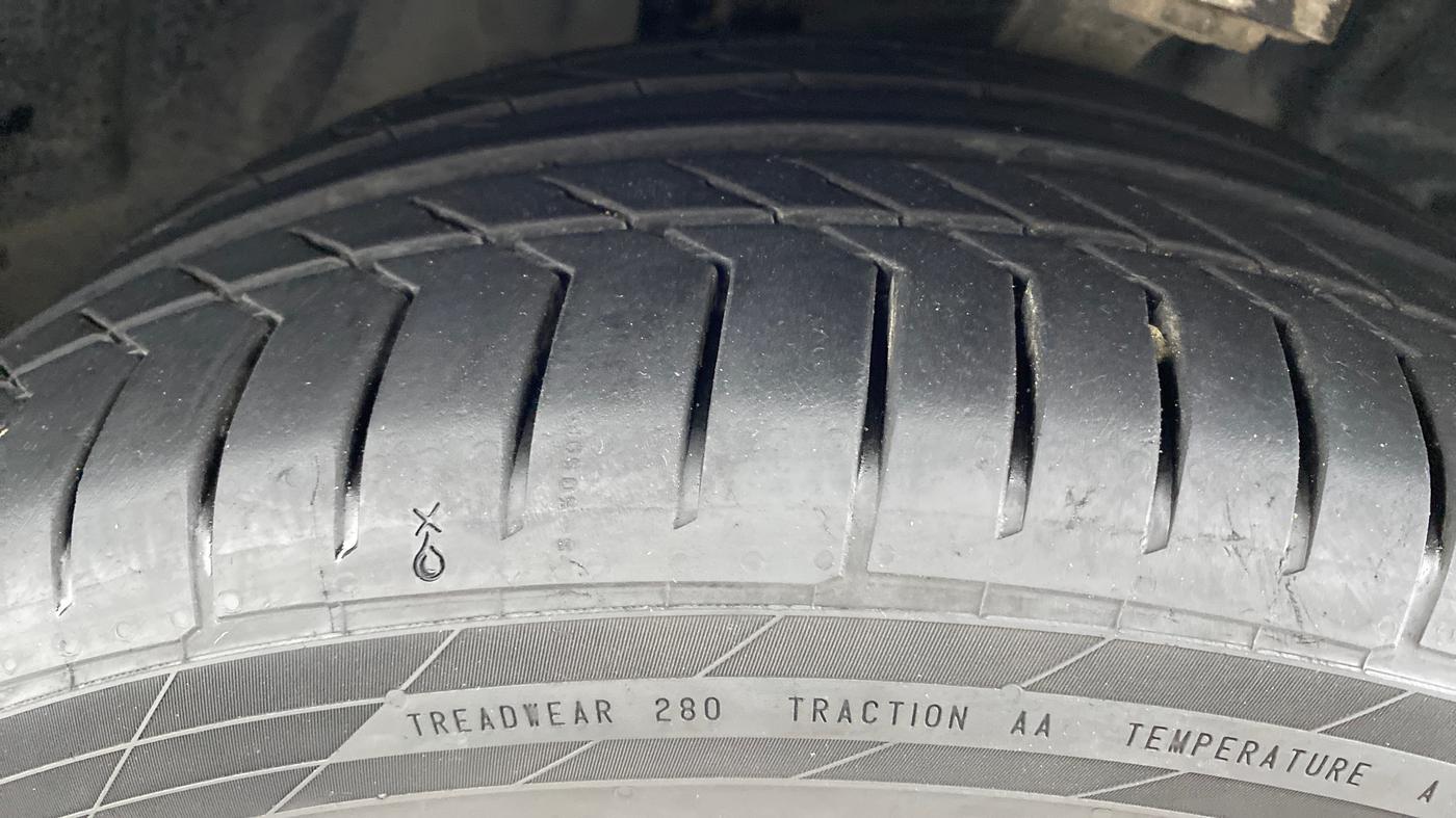 2015 Mercedes Benz C Class C 200 AVANTGARDE, Petrol, Automatic, 42,808 km, Left Front Tyre Tread