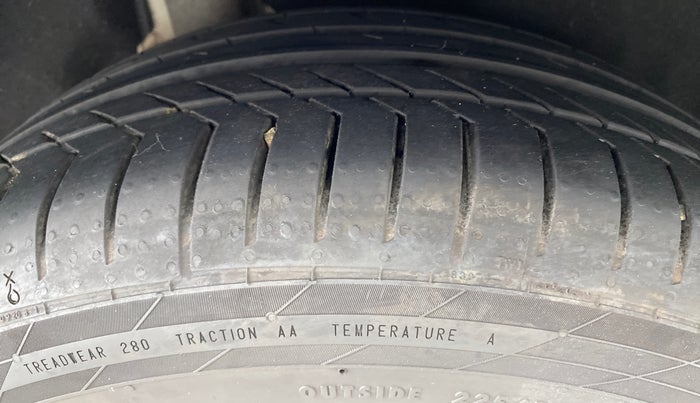 2015 Mercedes Benz C Class C 200 AVANTGARDE, Petrol, Automatic, 42,808 km, Right Rear Tyre Tread