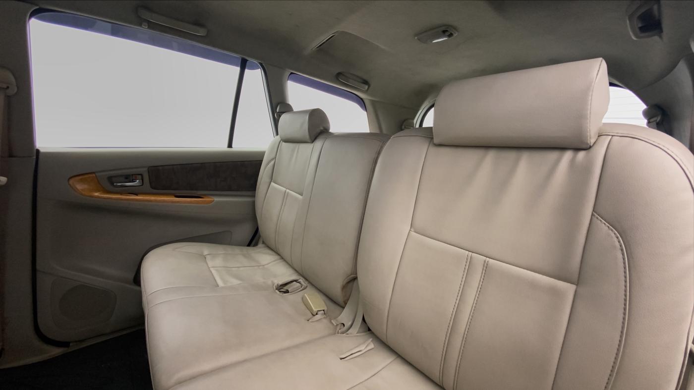 2011 Toyota Innova 2.5 V 8 STR, Diesel, Manual, 1,22,442 km, Right Side Door Cabin View