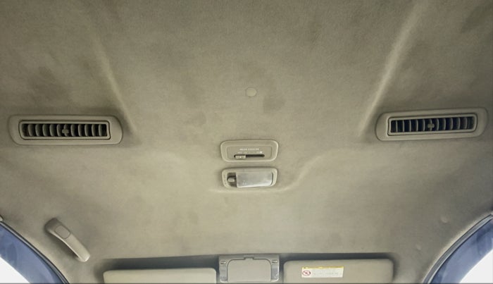 2011 Toyota Innova 2.5 V 8 STR, Diesel, Manual, 1,22,442 km, Rear Ac