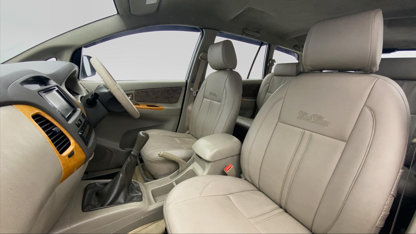 2011 Toyota Innova 2.5 V 8 STR, Diesel, Manual, 1,22,442 km, Right Side Front Door Cabin View