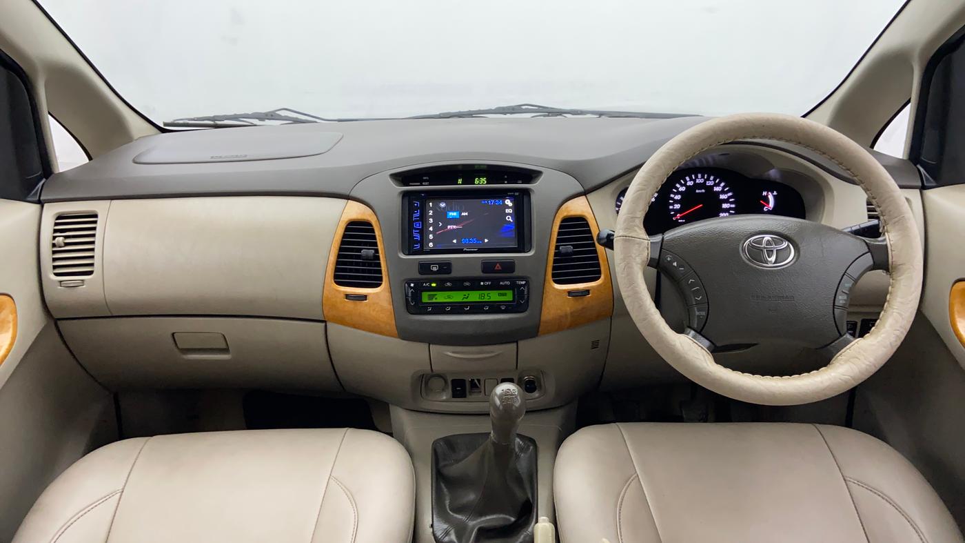 2011 Toyota Innova 2.5 V 8 STR, Diesel, Manual, 1,22,442 km, Dashboard View