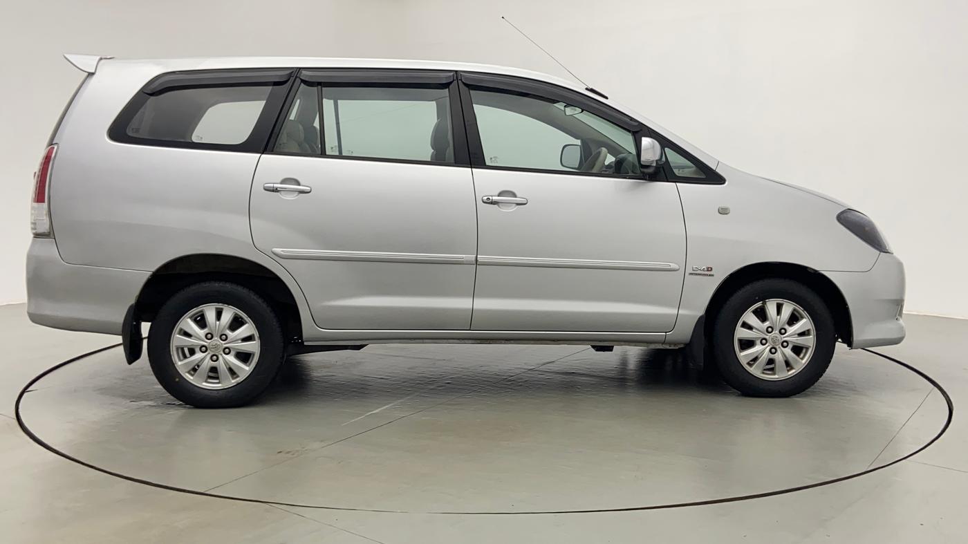 2011 Toyota Innova 2.5 V 8 STR, Diesel, Manual, 1,22,442 km, Right Side View