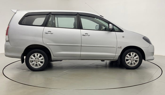 2011 Toyota Innova 2.5 V 8 STR, Diesel, Manual, 1,22,442 km, Right Side View