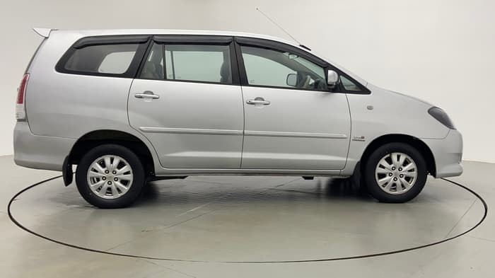 2011 Toyota Innova 2.5 V 8 STR, Diesel, Manual, 1,22,442 km, Right Side View