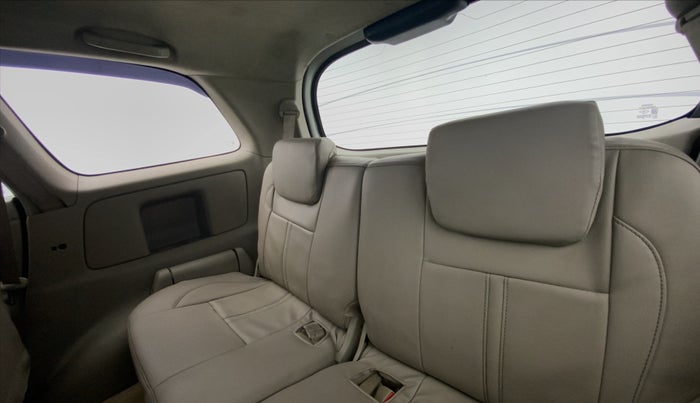 2011 Toyota Innova 2.5 V 8 STR, Diesel, Manual, 1,22,442 km, Third Seat Row