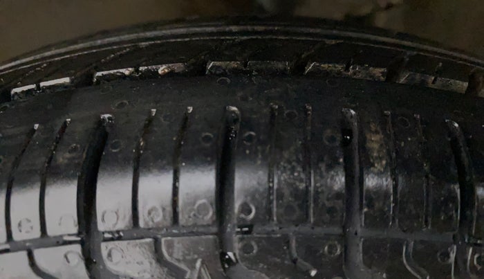 2015 Maruti Alto 800 LXI, Petrol, Manual, 32,475 km, Left Front Tyre Tread