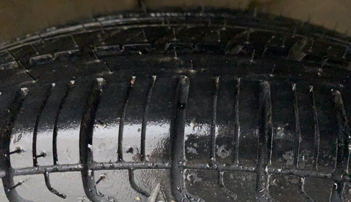 2015 Maruti Alto 800 LXI, Petrol, Manual, 32,475 km, Right Front Tyre Tread