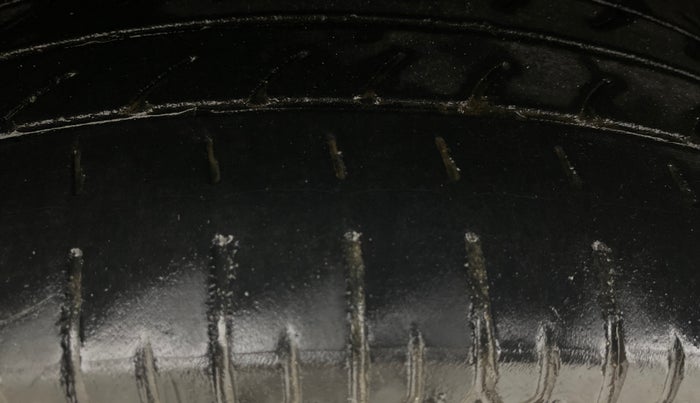 2014 Maruti Swift ZXI, Petrol, Manual, 1,13,160 km, Left Front Tyre Tread