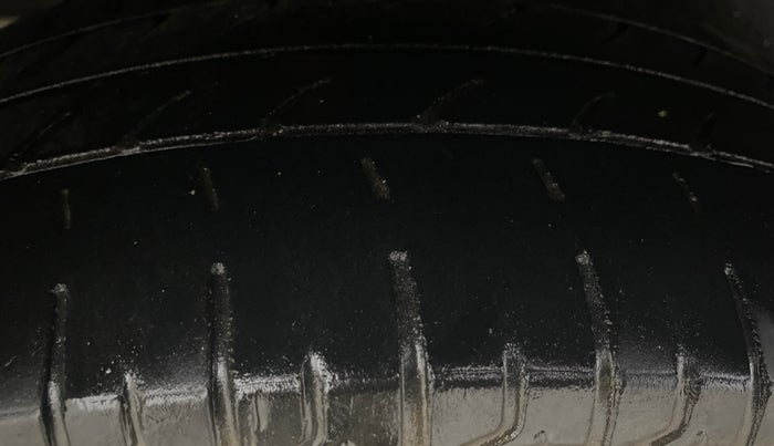 2014 Maruti Swift ZXI, Petrol, Manual, 1,13,160 km, Right Rear Tyre Tread