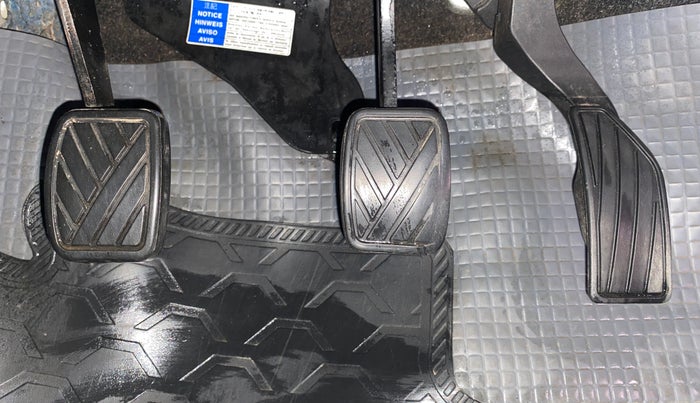 2014 Maruti Swift ZXI, Petrol, Manual, 1,13,160 km, Pedals