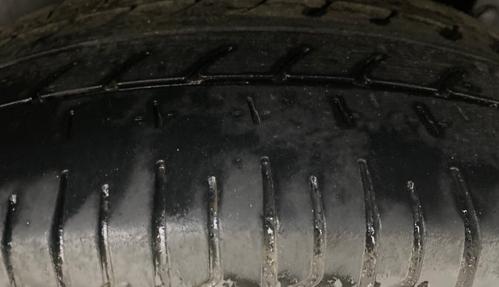 2014 Maruti Swift ZXI, Petrol, Manual, 1,13,160 km, Left Rear Tyre Tread