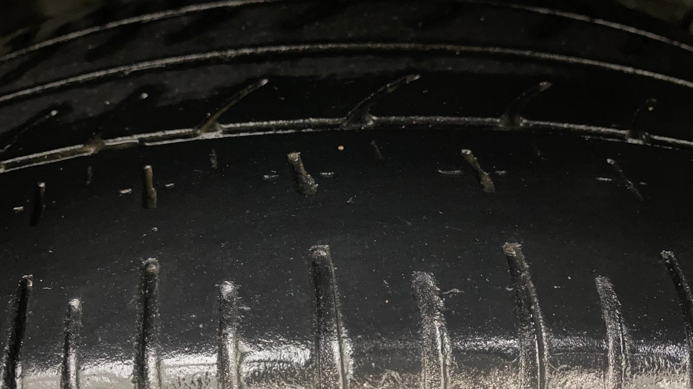 2014 Maruti Swift ZXI, Petrol, Manual, 1,13,160 km, Right Front Tyre Tread