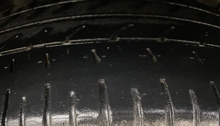 2014 Maruti Swift ZXI, Petrol, Manual, 1,13,160 km, Right Front Tyre Tread