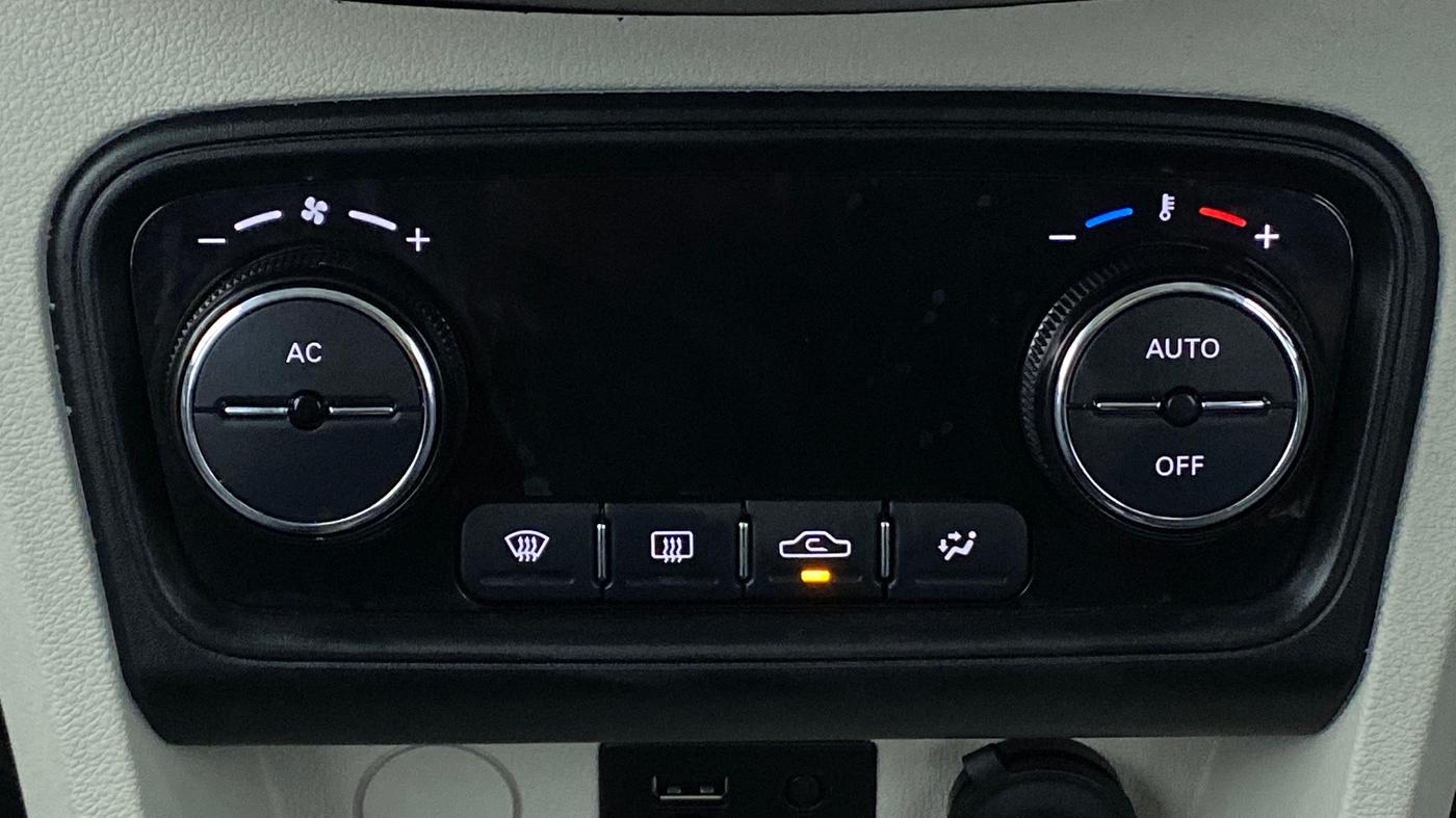 2022 Tata Tiago XZ+ 1.2 Revotron, Petrol, Manual, 2,836 km, Automatic Climate Control