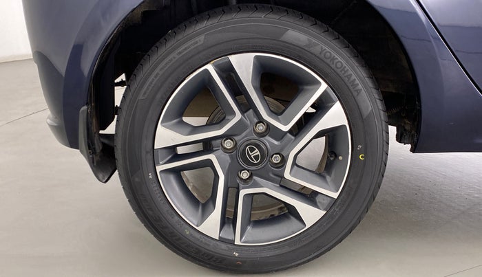 2022 Tata Tiago XZ+ 1.2 Revotron, Petrol, Manual, 2,836 km, Right Rear Wheel