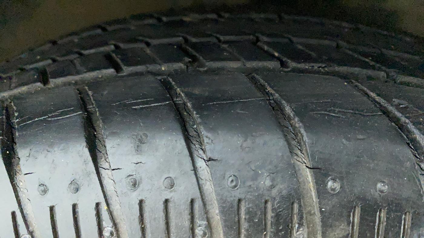 2017 Maruti Celerio ZXI AMT, Petrol, Automatic, 46,465 km, Right Front Tyre Tread