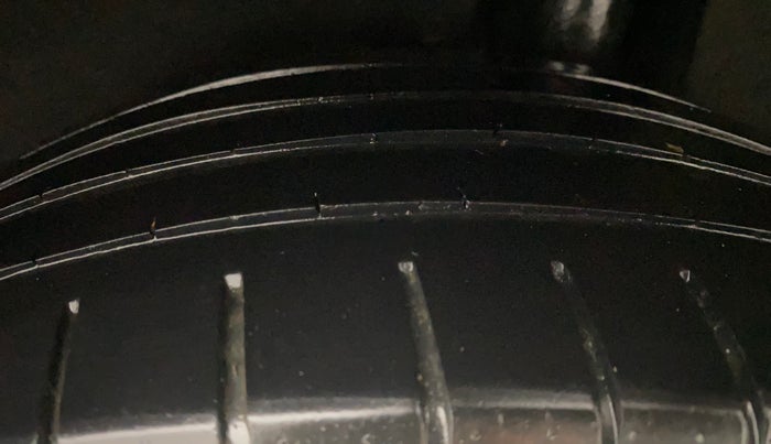 2015 Maruti Baleno ZETA PETROL 1.2, Petrol, Manual, 37,520 km, Left Rear Tyre Tread