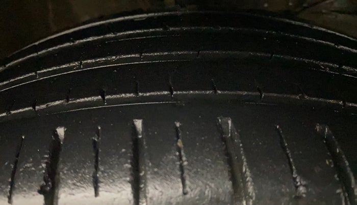 2015 Maruti Baleno ZETA PETROL 1.2, Petrol, Manual, 37,520 km, Right Front Tyre Tread