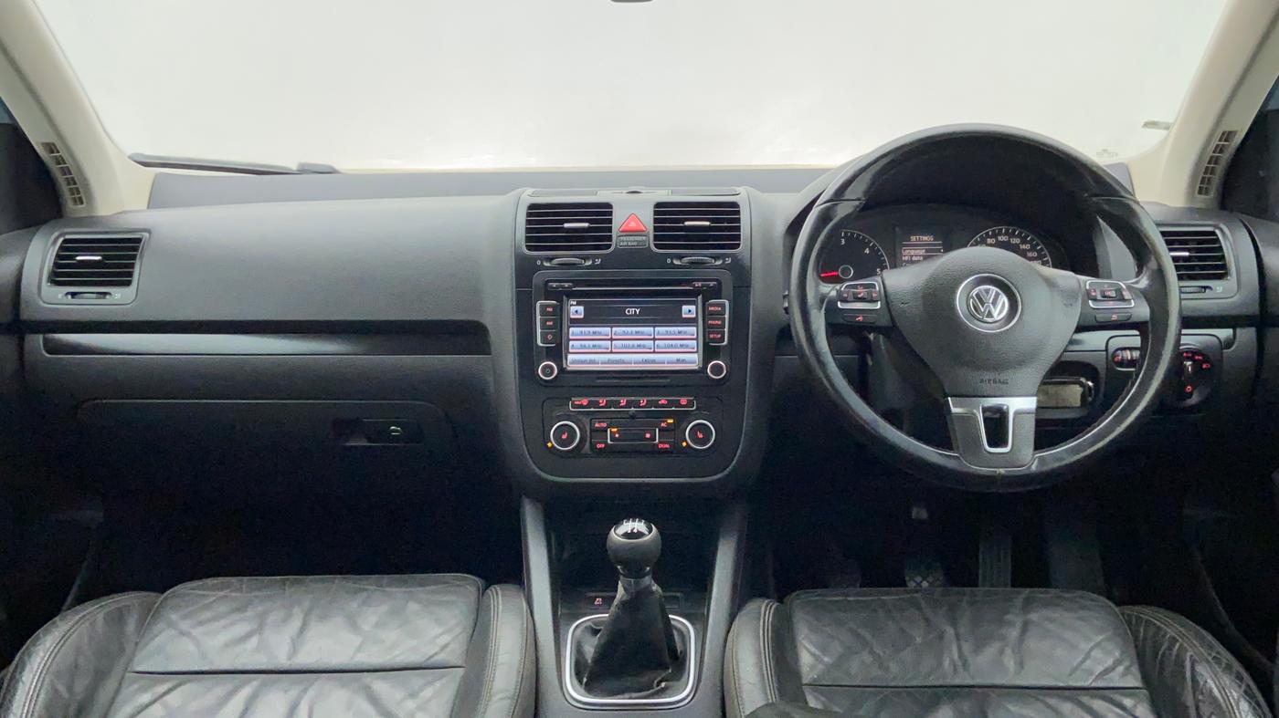 2010 Volkswagen Jetta COMFORTLINE 2.0L TDI, Diesel, Manual, 1,29,205 km, Dashboard