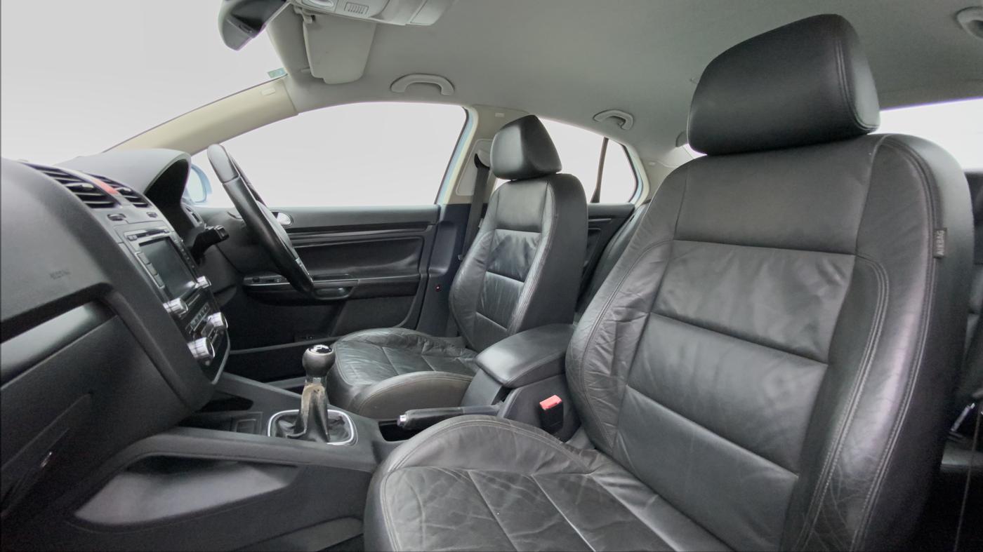2010 Volkswagen Jetta COMFORTLINE 2.0L TDI, Diesel, Manual, 1,29,205 km, Right Side Front Door Cabin