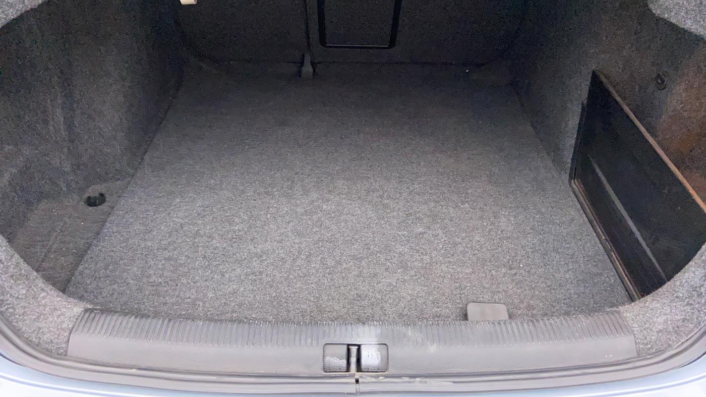 2010 Volkswagen Jetta COMFORTLINE 2.0L TDI, Diesel, Manual, 1,29,205 km, Boot Inside