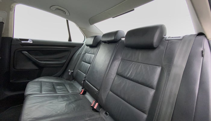 2010 Volkswagen Jetta COMFORTLINE 2.0L TDI, Diesel, Manual, 1,29,205 km, Right Side Rear Door Cabin