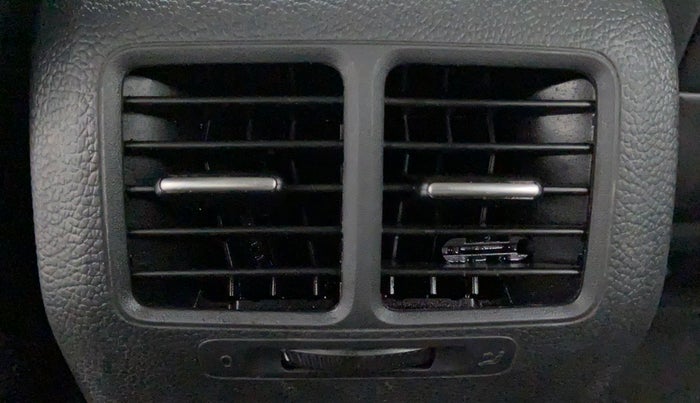 2010 Volkswagen Jetta COMFORTLINE 2.0L TDI, Diesel, Manual, 1,29,205 km, Rear AC Vents