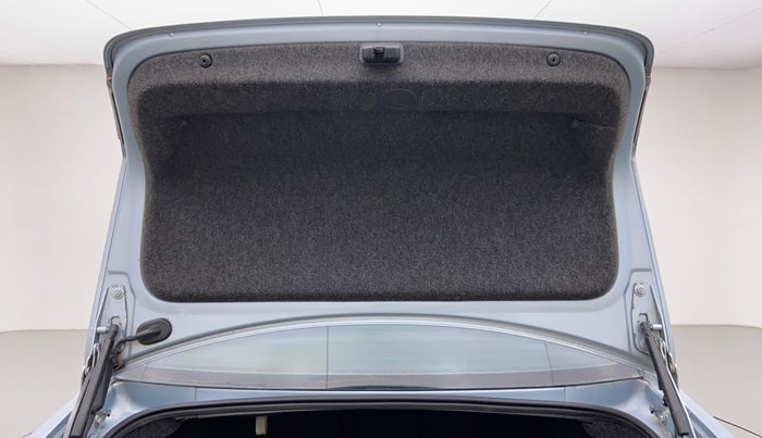 2010 Volkswagen Jetta COMFORTLINE 2.0L TDI, Diesel, Manual, 1,29,205 km, Boot Door Open