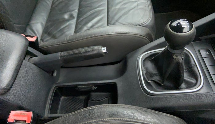 2010 Volkswagen Jetta COMFORTLINE 2.0L TDI, Diesel, Manual, 1,29,205 km, Gear Lever