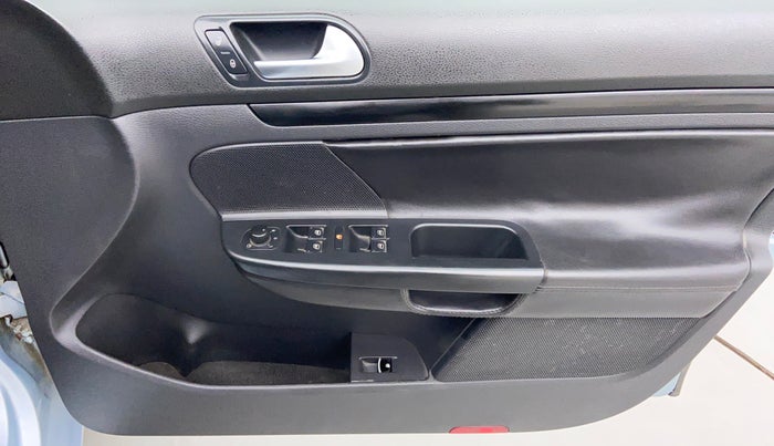 2010 Volkswagen Jetta COMFORTLINE 2.0L TDI, Diesel, Manual, 1,29,205 km, Driver Side Door Panels Control