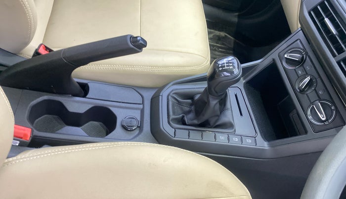 2025 Volkswagen VIRTUS COMFORTLINE TSI 1.0 MT, Petrol, Manual, 1,767 km, Gear Lever