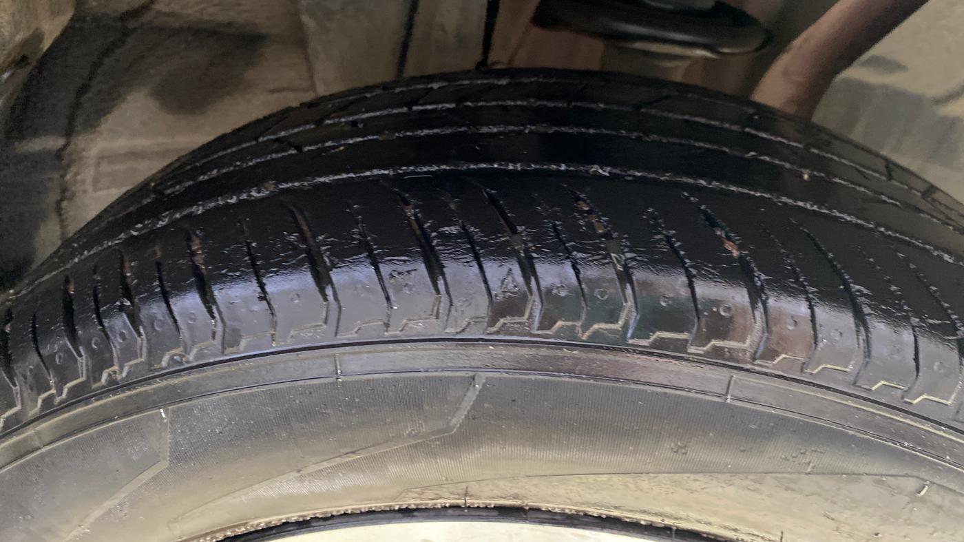 2021 Nissan MAGNITE XV PREMIUM, Petrol, Manual, 30,873 km, Right Front Tyre Tread