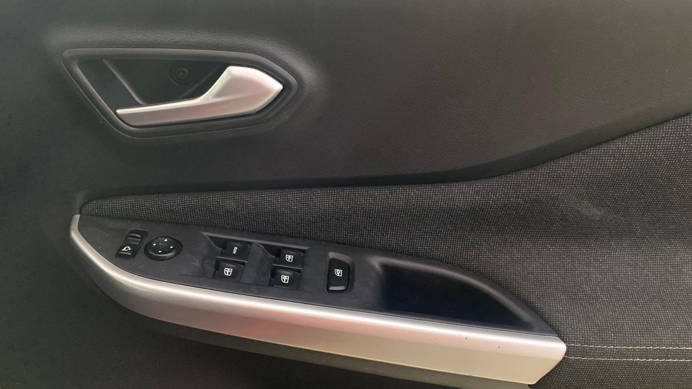 2021 Nissan MAGNITE XV PREMIUM, Petrol, Manual, 30,873 km, Driver Side Door Panels Control