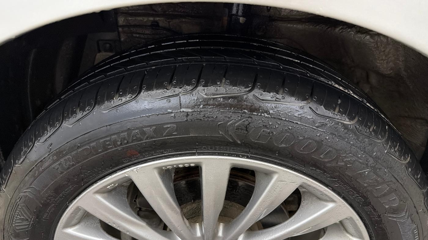 2016 Maruti Ciaz ZXI+, Petrol, Manual, 35,915 km, Left Front Tyre Tread