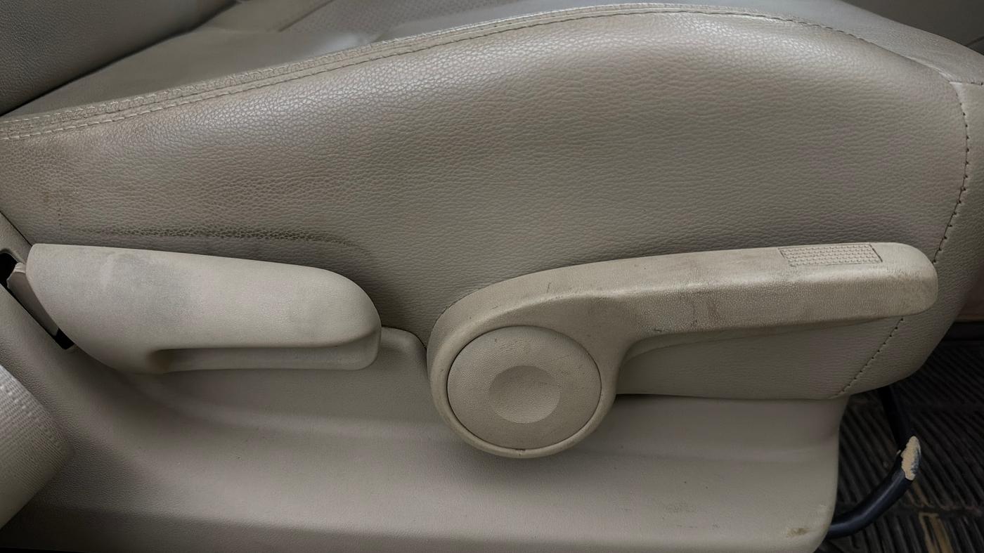 2016 Maruti Ciaz ZXI+, Petrol, Manual, 35,915 km, Driver Side Adjustment Panel
