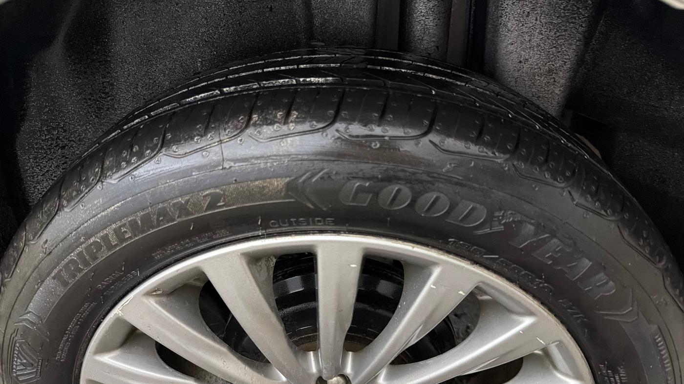 2016 Maruti Ciaz ZXI+, Petrol, Manual, 35,915 km, Left Rear Tyre Tread