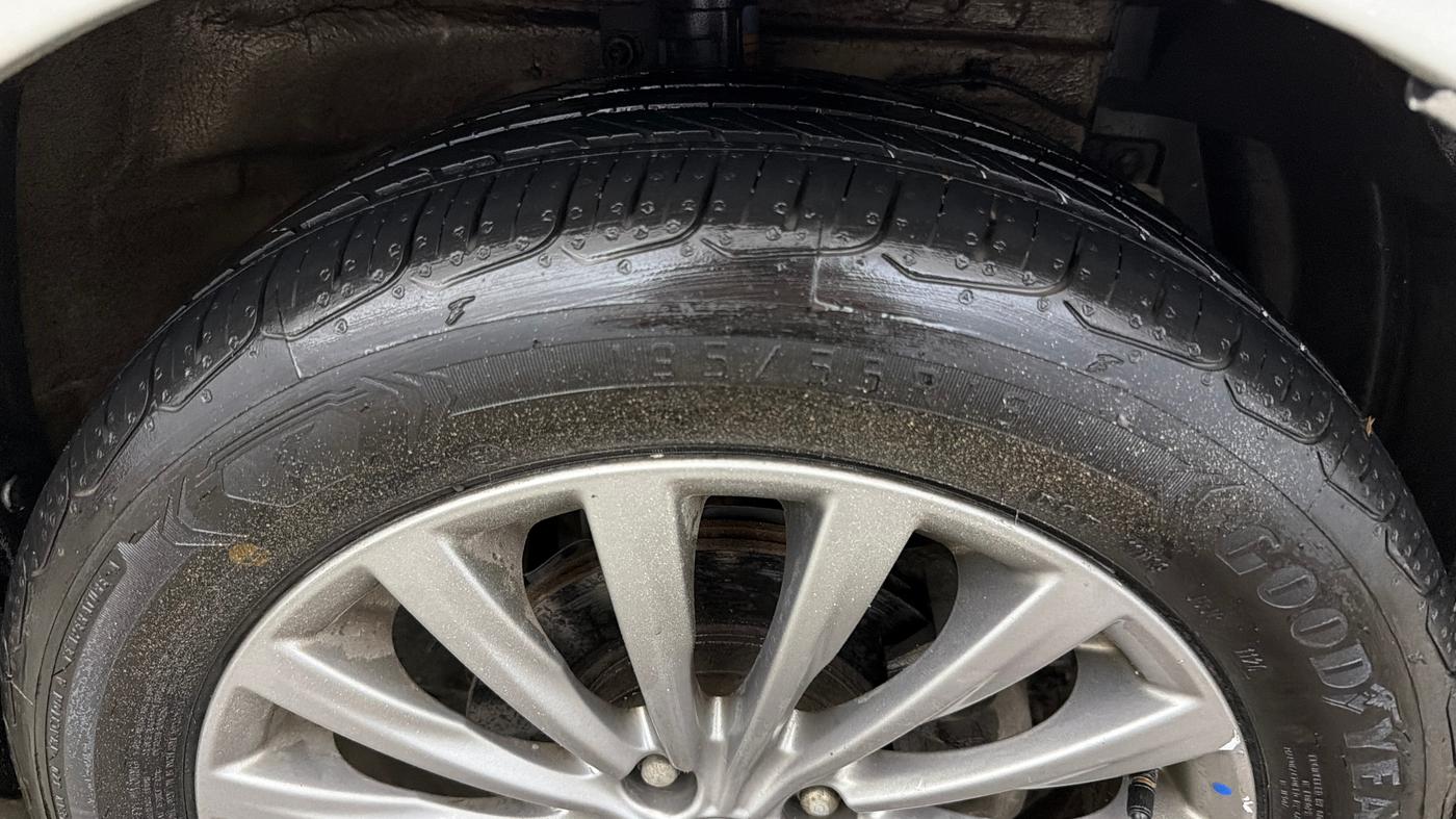 2016 Maruti Ciaz ZXI+, Petrol, Manual, 35,915 km, Right Front Tyre Tread