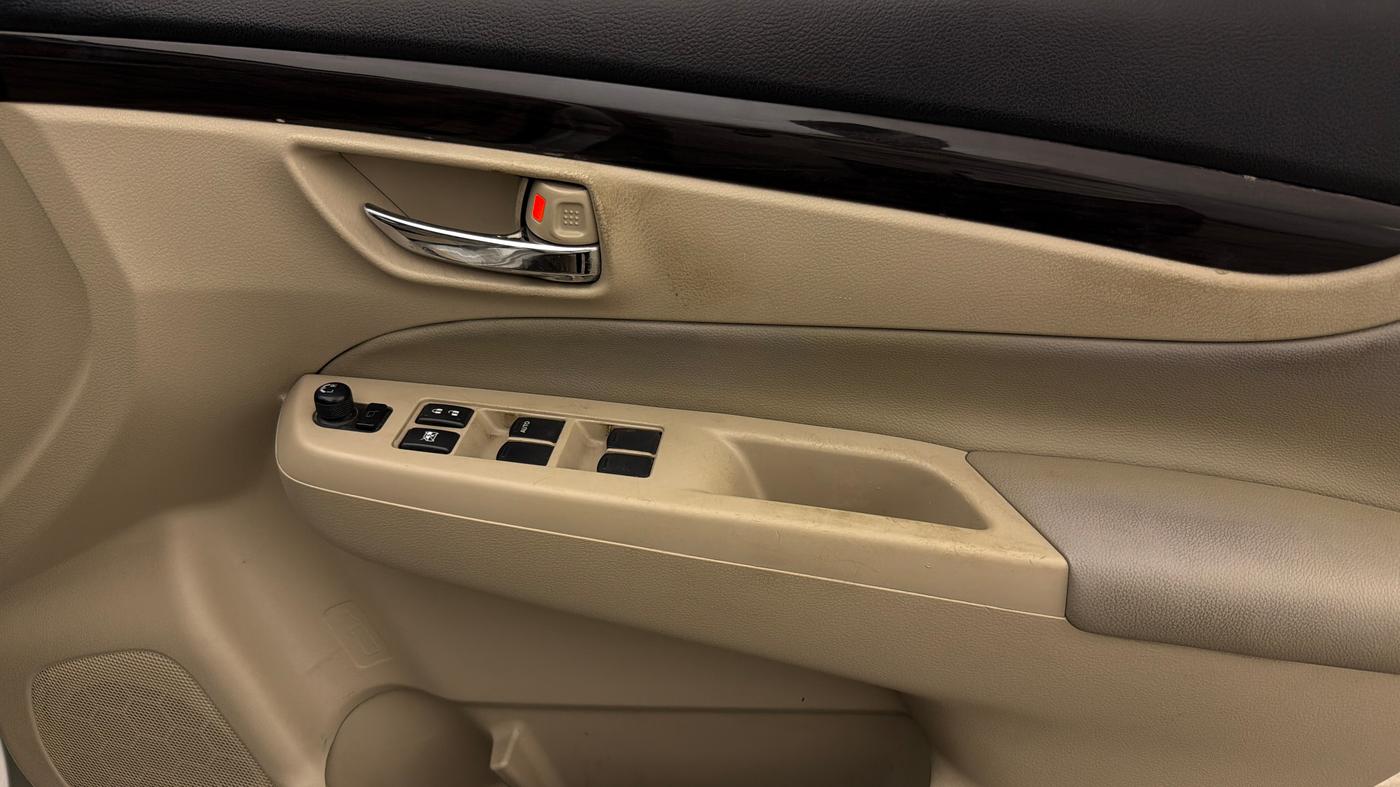 2016 Maruti Ciaz ZXI+, Petrol, Manual, 35,915 km, Driver Side Door Panels Control