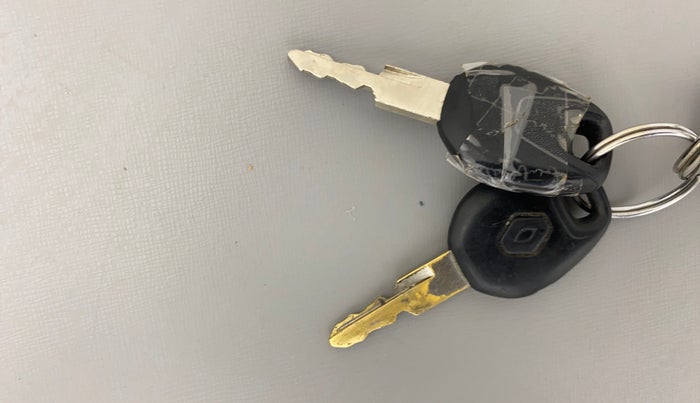 2016 Renault Kwid RXL, Petrol, Manual, 1,11,165 km, Key Close Up